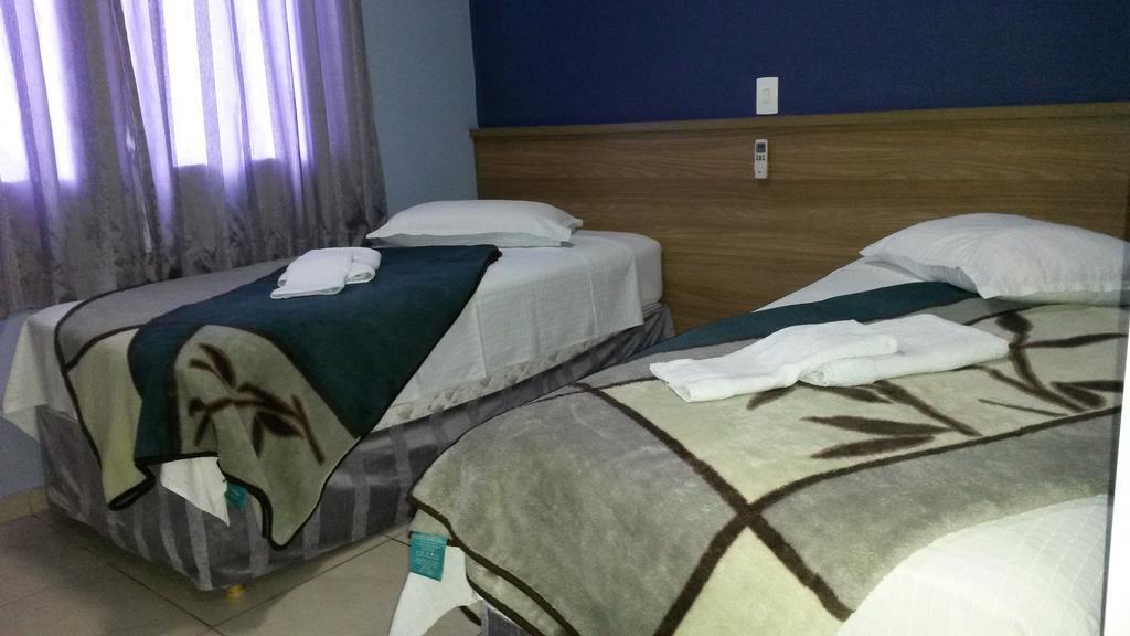 Sokulski Flat Hotel E Restaurante Araucária Oda fotoğraf
