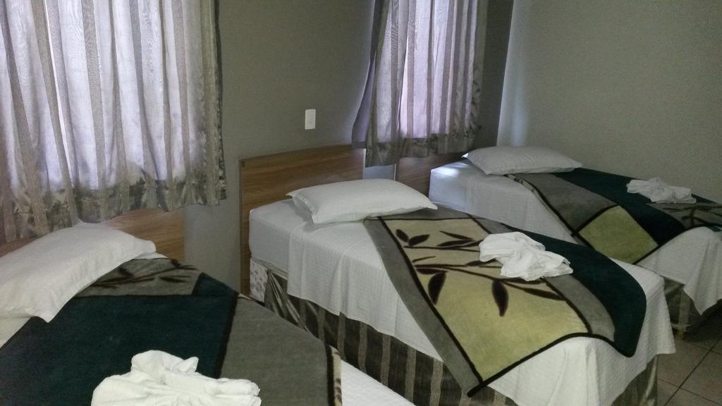 Sokulski Flat Hotel E Restaurante Araucária Oda fotoğraf